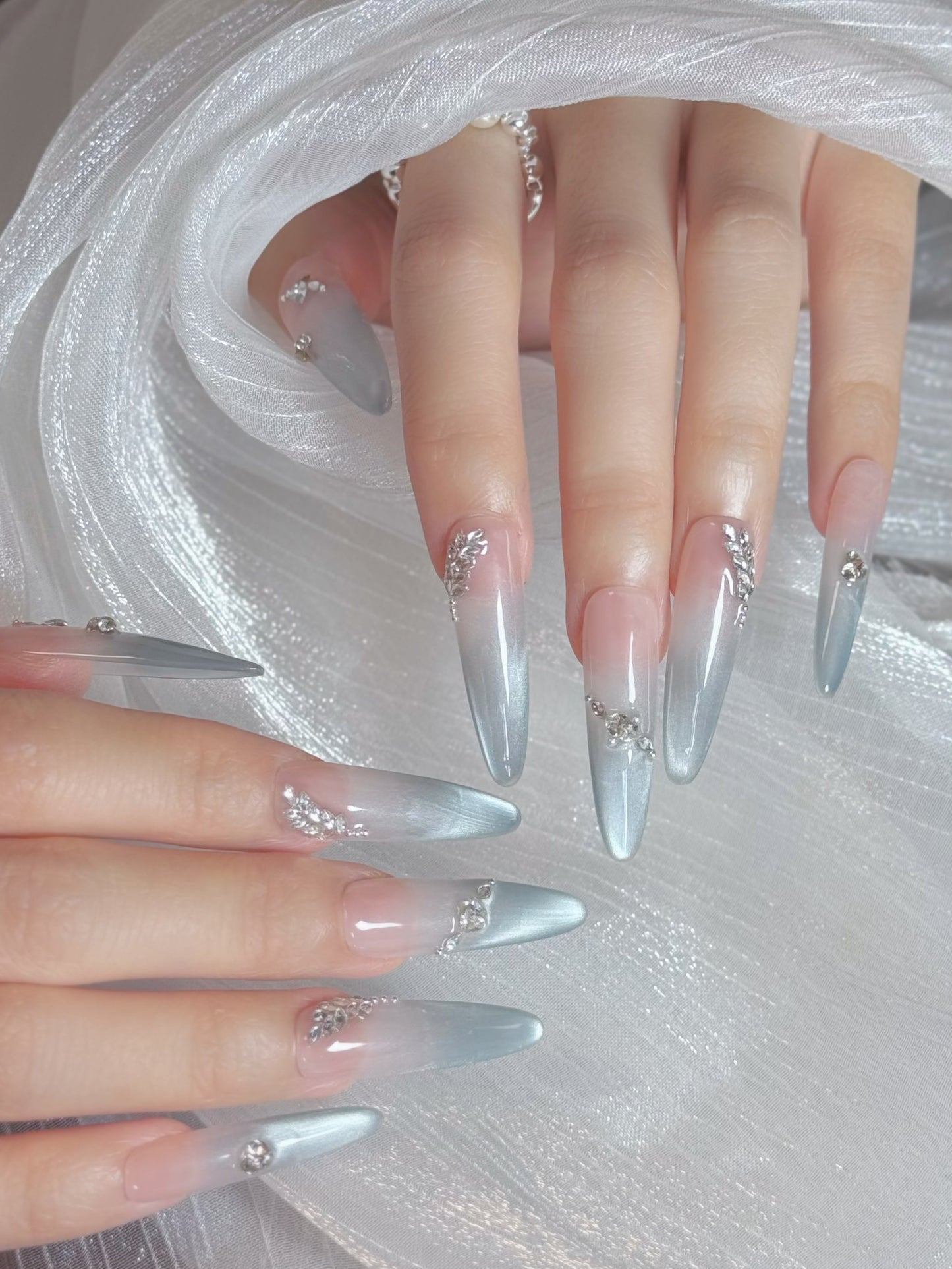 Silver Ombre Cat Eye 3D Press-On Nails β The Snow Empress